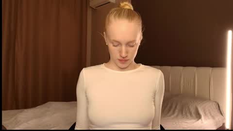 ElizabethLizy online show from May 27, 6:38 pm