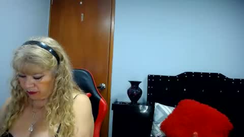 Eveling Blanco  online show from July 7, 1:40 am