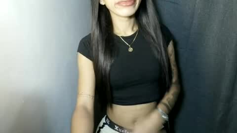 ursweet_zeviixx online show from June 20, 9:15 am