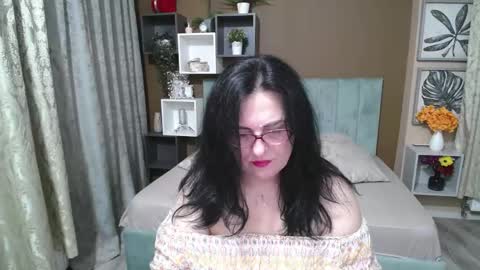 valeriasmiths online show from June 8, 5:52 am