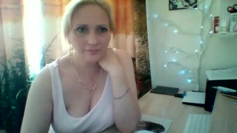 velka_raspberry online show from July 9, 5:17 pm