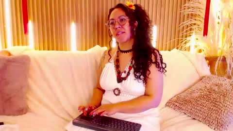 Emma Curly online show from May 9, 1:28 pm