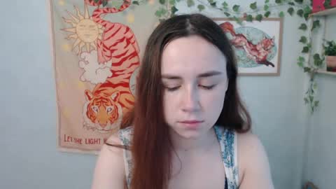 veryveryvery_shy online show from May 14, 6:33 am