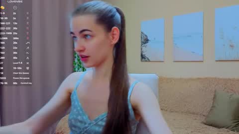 vikiberry online show from June 4, 9:59 am