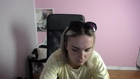 viktoria_lovely online show from July 22, 8:05 am