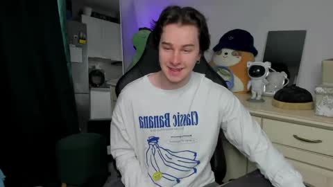 Vincent Strong online show from May 1, 3:44 am