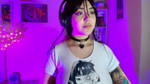 violet online show from May 25, 11:11 pm