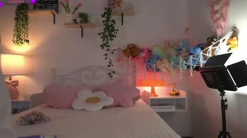 violeth___ online show from May 15, 1:08 pm