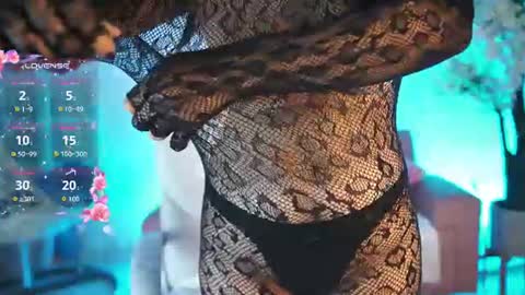 violetjonesx online show from August 4, 11:39 am