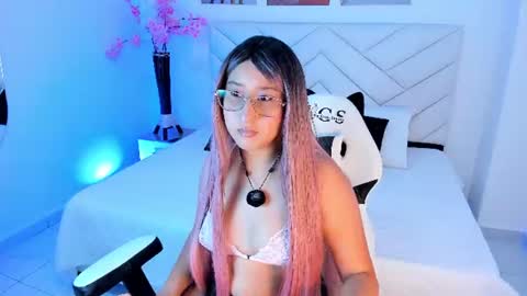 Violette online show from July 8, 6:33 pm