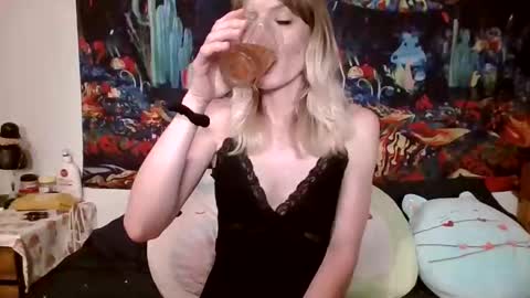 willowxo223 online show from June 3, 5:32 am