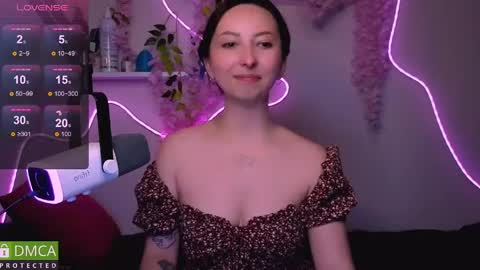 Sue online show from June 8, 1:28 am