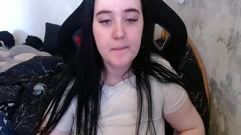 your_8a8y online show from May 4, 11:39 am