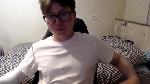 Max online show from June 10, 3:22 pm