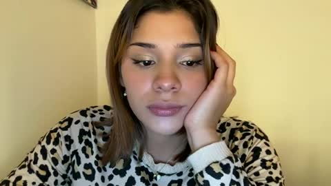 yourcutemolly__ online show from June 12, 11:37 pm