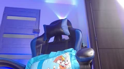 yourfavorite_bigclit online show from May 16, 1:10 pm