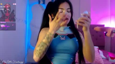 yourlittlefantasyy online show from June 12, 1:54 pm