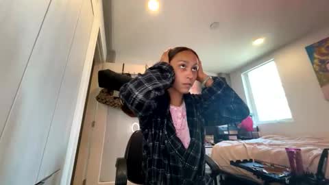 BbyTSSLut online show from June 4, 9:43 pm