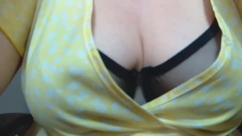 zannadreil online show from May 25, 7:42 pm