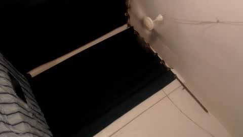 zemi_max online show from May 20, 5:48 am