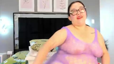 zoe_curvyy online show from July 3, 12:21 pm