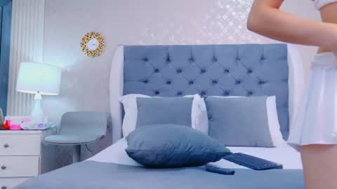 ZoeWilliis online show from June 20, 1:06 pm
