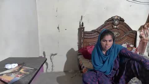 zoyakhan803 online show from May 24, 10:38 pm