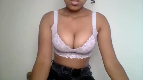 zyraelle_01 online show from May 9, 1:39 pm
