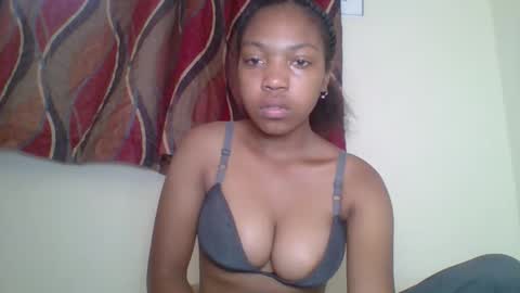 zyraelle_01 online show from April 28, 7:12 am
