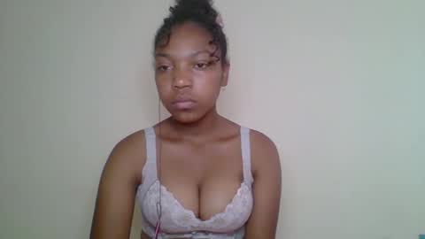 zyraelle_01 online show from May 8, 8:53 am
