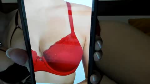 Snapshot of 00ingrid00 chatting on January 30, 12:18 am 00ingrid00 online show from January 30, 12:18 am