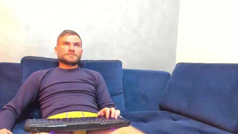 Snapshot of 10in_deluxe chatting on February 19, 10:01 am 10in_deluxe online show from February 19, 10:01 am