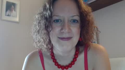 Snapshot of 12ennie chatting on October 10, 9:59 am 12ennie online show from October 10, 9:59 am