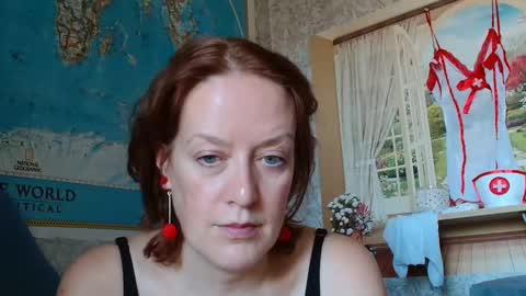 Snapshot of 12ennie chatting on October 18, 8:40 am 12ennie online show from October 18, 8:40 am