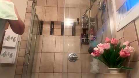 12sil online show from April 17, 1:02 pm