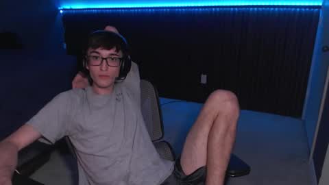 Snapshot of 18yrboyhot chatting on October 21, 12:27 am 19yrboyhot online show from October 21, 12:27 am