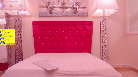 AMANDA online show from April 1, 9:32 am