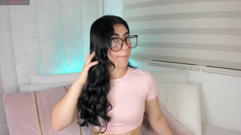 Snapshot of 1m_emily chatting on September 25, 9:22 pm . online show from September 25, 9:22 pm