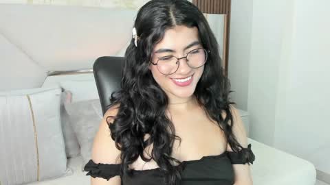 Snapshot of 1m_emily chatting on January 20, 9:43 pm . online show from January 20, 9:43 pm