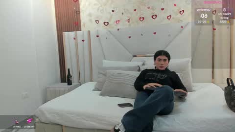 Snapshot of 1m_emily chatting on February 27, 2:57 am . online show from February 27, 2:57 am