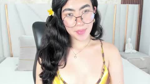 Snapshot of 1m_emily chatting on February 12, 12:48 am . online show from February 12, 12:48 am