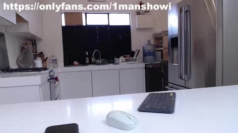 Snapshot of 1manshow11 chatting on December 24, 8:05 pm 1manshow11 online show from December 24, 8:05 pm
