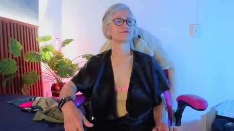 Miss Monserrate online show from February 13, 1:36 pm