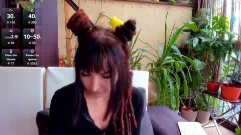 Snapshot of 1munique chatting on September 24, 9:38 am Moona online show from September 24, 9:38 am