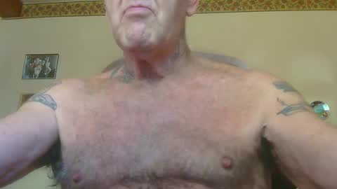Snapshot of 1pizza__6beers chatting on October 6, 1:07 pm Pizza online show from October 6, 1:07 pm