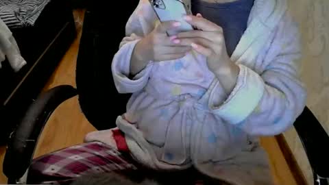 Snapshot of 1your_hot_girls chatting on December 3, 4:22 pm 1your_hot_girls online show from December 3, 4:22 pm