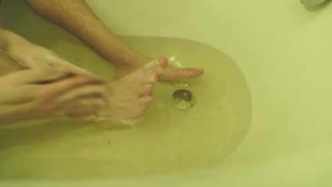 2bisau online show from December 3, 9:50 pm