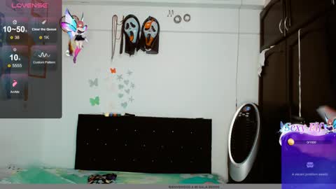 Snapshot of 2girls__dream chatting on December 7, 11:40 pm samantha sharon online show from December 7, 11:40 pm