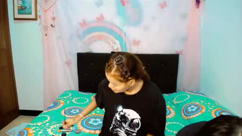 Snapshot of 2girls__dream chatting on October 18, 11:25 am samantha sharon online show from October 18, 11:25 am