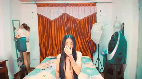 Snapshot of 2girls__dream chatting on September 10, 9:10 am samantha sharon online show from September 10, 9:10 am